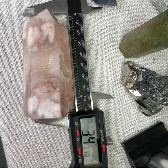 Carnelian flower agate tower (3.4” tall) - Picture 6 of 6